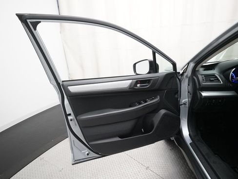 Used 2019 Subaru Outback 2.5i Premium AWD/4WD image 29