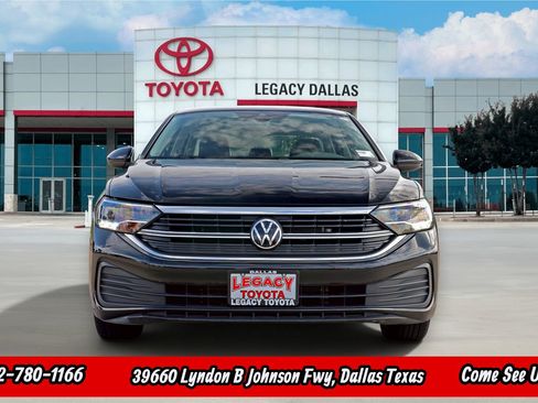 Used 2024 Volkswagen Jetta SE FWD image 5