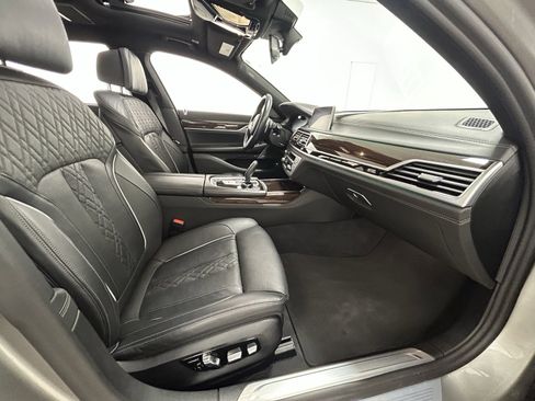 Used 2022 BMW 750i xDrive w/ Executive Package image 40