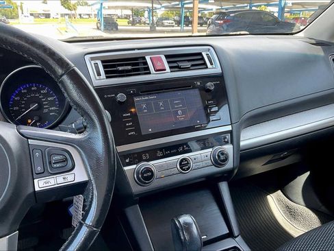 Used 2017 Subaru Outback 2.5i Premium image 6
