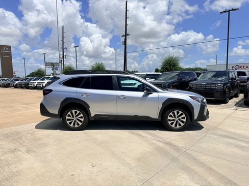 Used 2025 Subaru Outback Premium AWD/4WD image 4