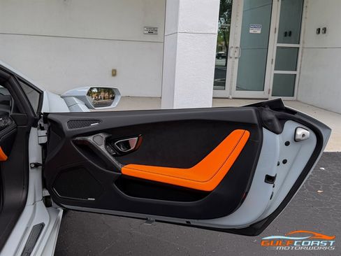 Used 2021 Lamborghini Huracan EVO RWD image 38