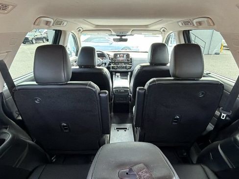 Used 2023 Nissan Pathfinder SL w/ SL Premium Package FWD image 13