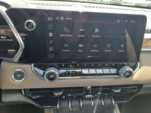 Used 2025 GMC Canyon Denali AWD/4WD image 16