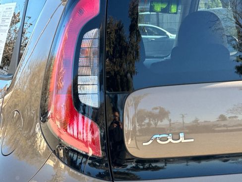 Used 2014 Kia Soul + image 23