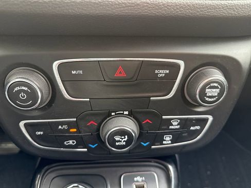 Used 2020 Jeep Compass Limited w/ Premium Lighting Group AWD/4WD image 9