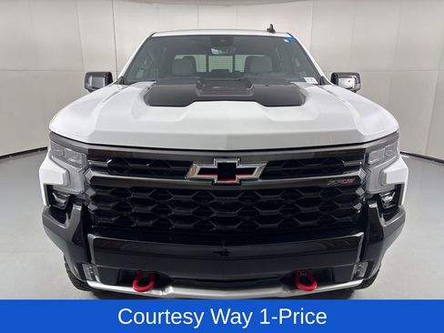 Used 2024 Chevrolet Silverado 1500 ZR2 w/ Technology Package AWD/4WD image 4