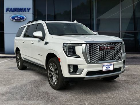 Used 2021 GMC Yukon XL Denali image 2
