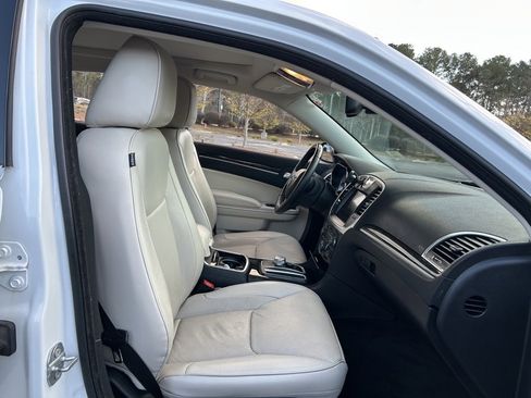 Used 2016 Chrysler 300 C image 53