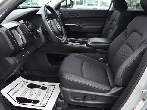 Used 2024 Nissan Pathfinder SV FWD image 26
