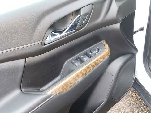 Used 2023 GMC Acadia SLE image 22