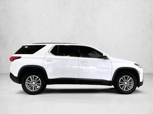 Used 2023 Chevrolet Traverse LT FWD image 5