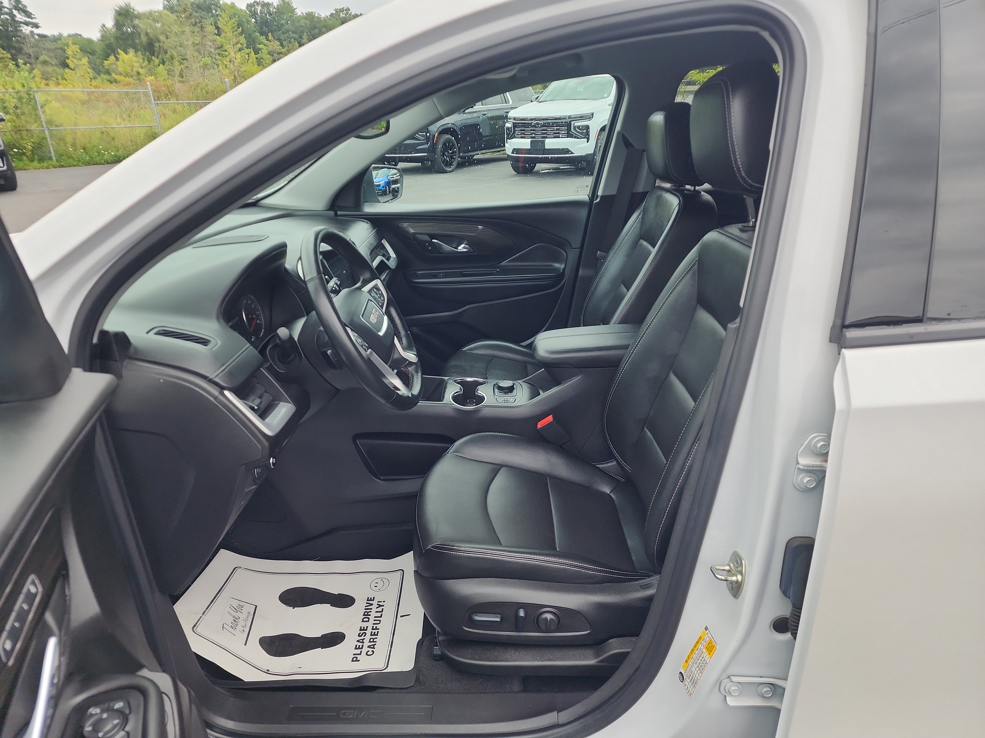 Certified 2024 GMC Terrain SLT w/ Infotainment Package II AWD/4WD image 11