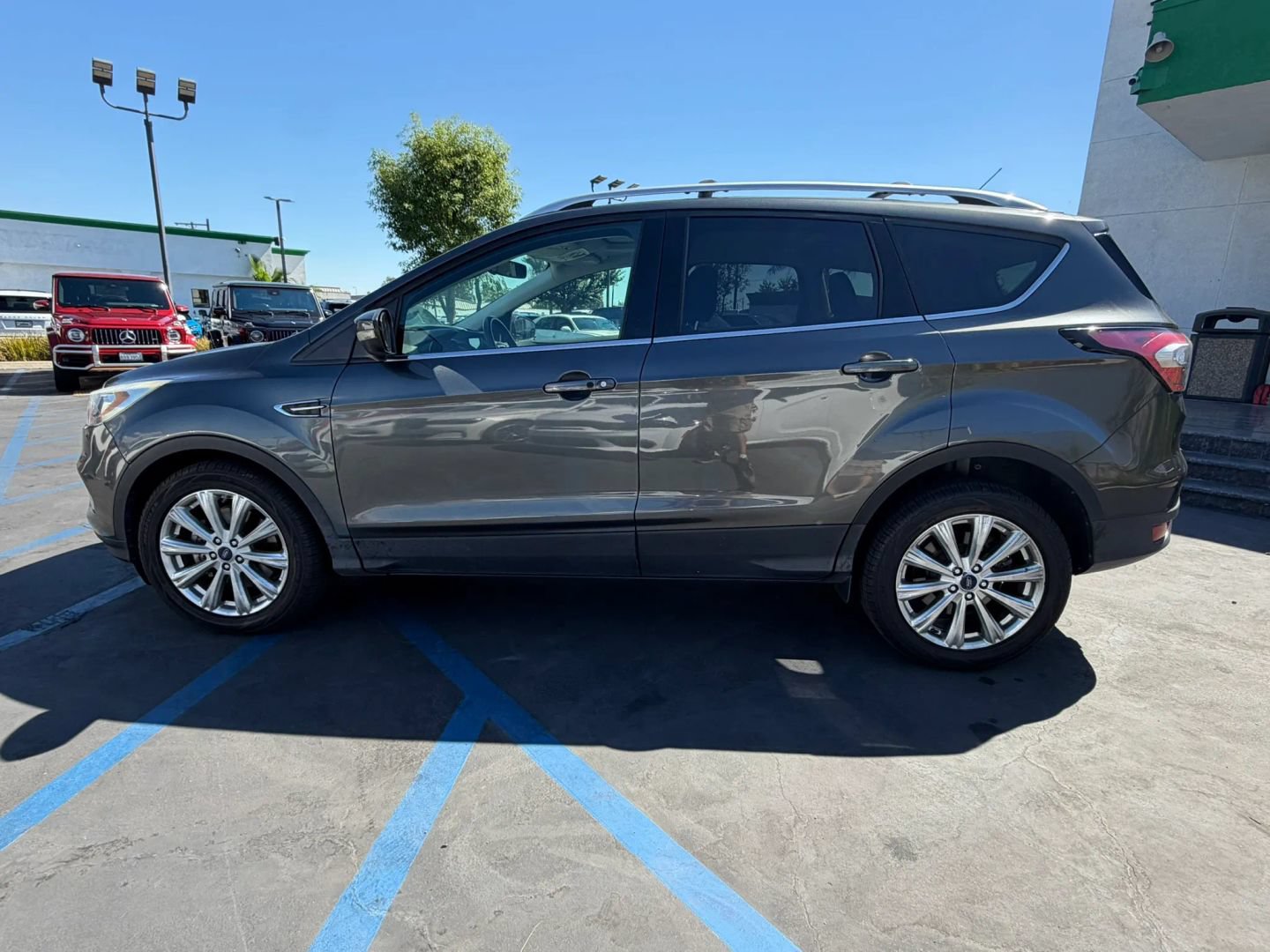 Used 2017 Ford Escape Titanium FWD image 4