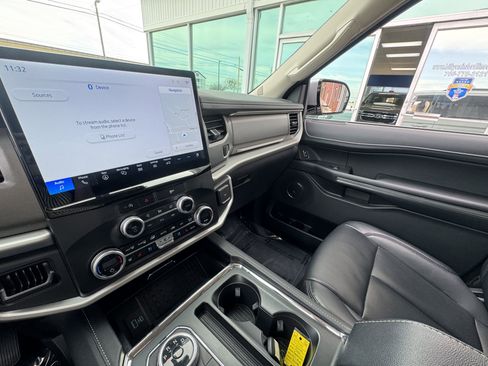 Used 2024 Ford Expedition XLT image 21