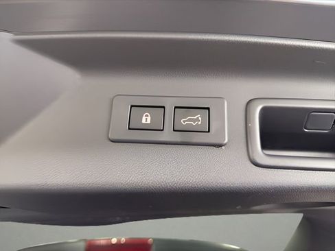 Certified 2025 Subaru Forester Premium AWD/4WD image 33