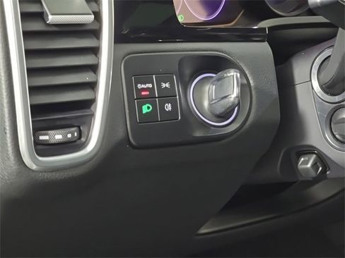 Certified 2022 Porsche Cayenne image 18