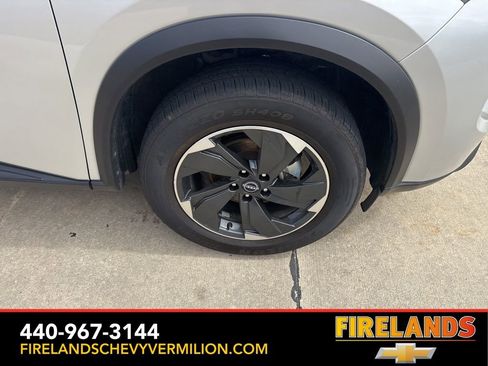 Used 2024 Nissan Rogue SV image 50