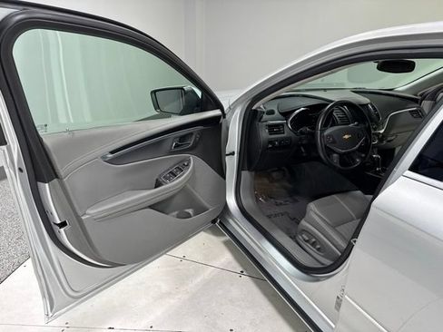 Used 2015 Chevrolet Impala LT w/ Convenience Package FWD image 9