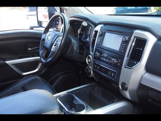 Used 2019 Nissan Titan PRO-4X w/ Pro-4x Convenience Package AWD/4WD image 12