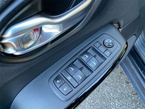 Certified 2023 Jeep Cherokee Altitude Lux image 29