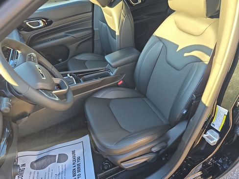 New 2026 Jeep Compass Latitude image 10