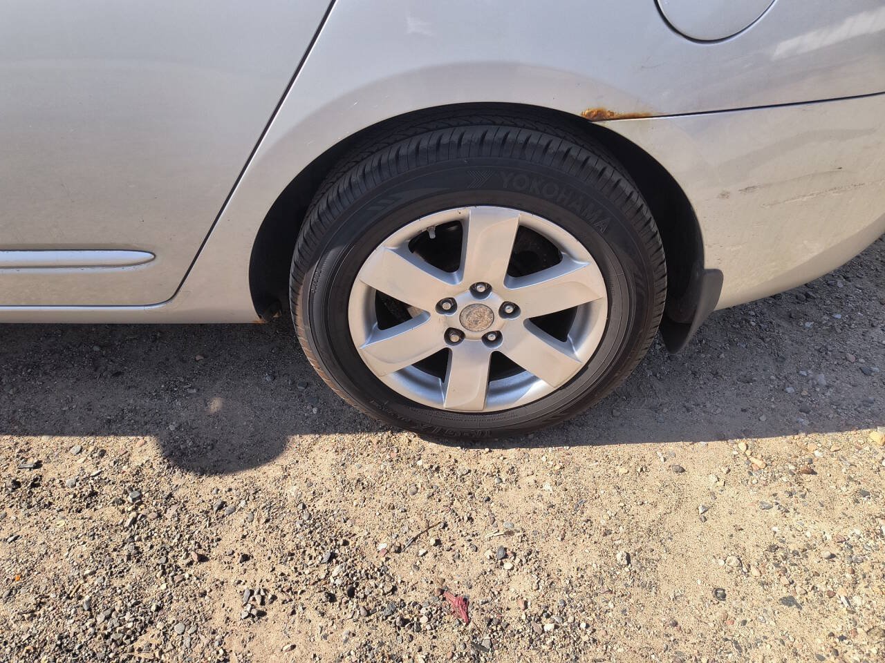 Used 2008 Kia Rondo FWD image 10