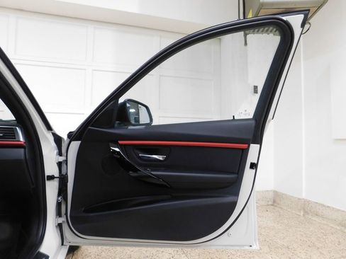 Used 2019 BMW 330i xDrive Wagon AWD/4WD image 88