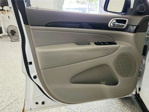 Used 2013 Jeep Grand Cherokee Laredo AWD/4WD image 33