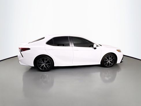 Used 2024 Toyota Camry SE FWD image 11