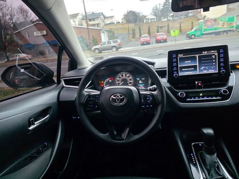 Used 2021 Toyota Corolla LE image 19
