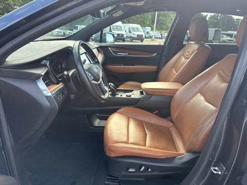 Used 2020 Cadillac XT5 Premium Luxury FWD image 12