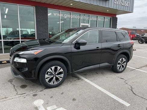 Used 2023 Nissan Rogue SV image 1