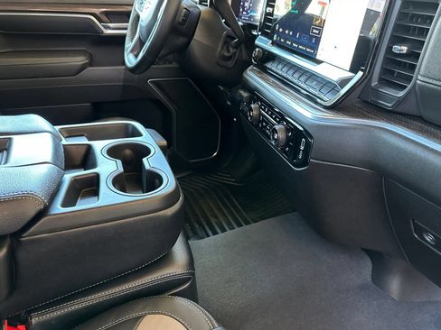 Certified 2025 Chevrolet Silverado 1500 LT AWD/4WD image 16