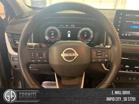 Used 2026 Nissan Rogue SL AWD/4WD image 13