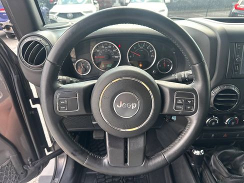 Used 2016 Jeep Wrangler Unlimited Sahara AWD/4WD image 23