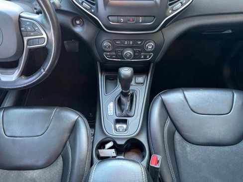 Used 2021 Jeep Cherokee Latitude Plus image 11