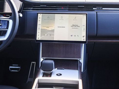 New 2025 Land Rover Range Rover SE image 24