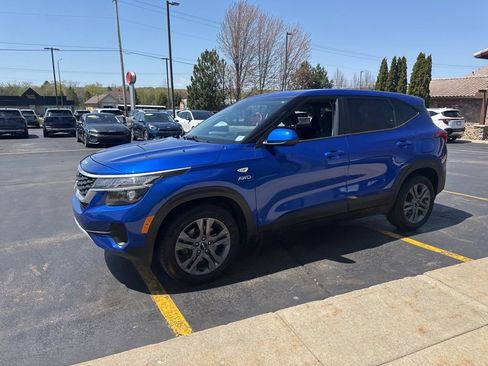 Used 2023 Kia Seltos LX AWD/4WD image 16