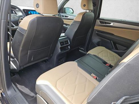 Used 2024 Volkswagen Atlas Cross Sport SE image 11