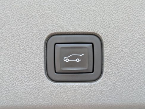 Certified 2024 Cadillac XT6 Premium Luxury w/ Technology Package FWD image 12