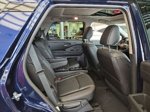 New 2026 Nissan Pathfinder SL w/ SL Premium Package AWD/4WD image 10