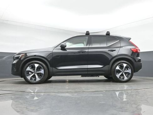 Used 2025 Volvo XC40 B5 Plus AWD/4WD image 14
