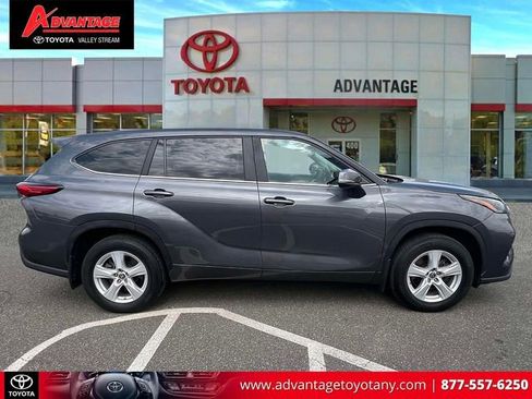 Used 2023 Toyota Highlander LE AWD/4WD image 5