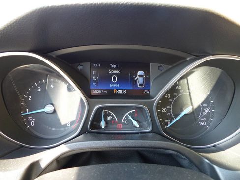 Used 2018 Ford Focus Titanium w/ Titanium Technology Package FWD image 30