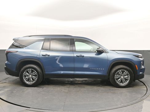 Used 2025 Chevrolet Traverse LT image 10