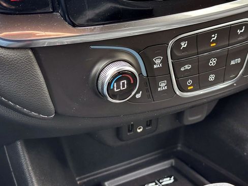 Certified 2023 Chevrolet Traverse LT image 24