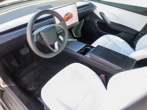 Used 2025 Tesla Model 3 RWD image 10