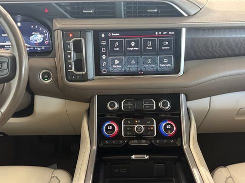 Used 2022 GMC Yukon XL Denali AWD/4WD image 4