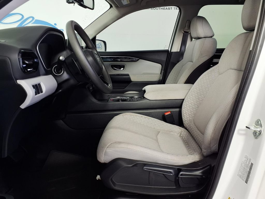 Used 2023 Honda Pilot LX image 7
